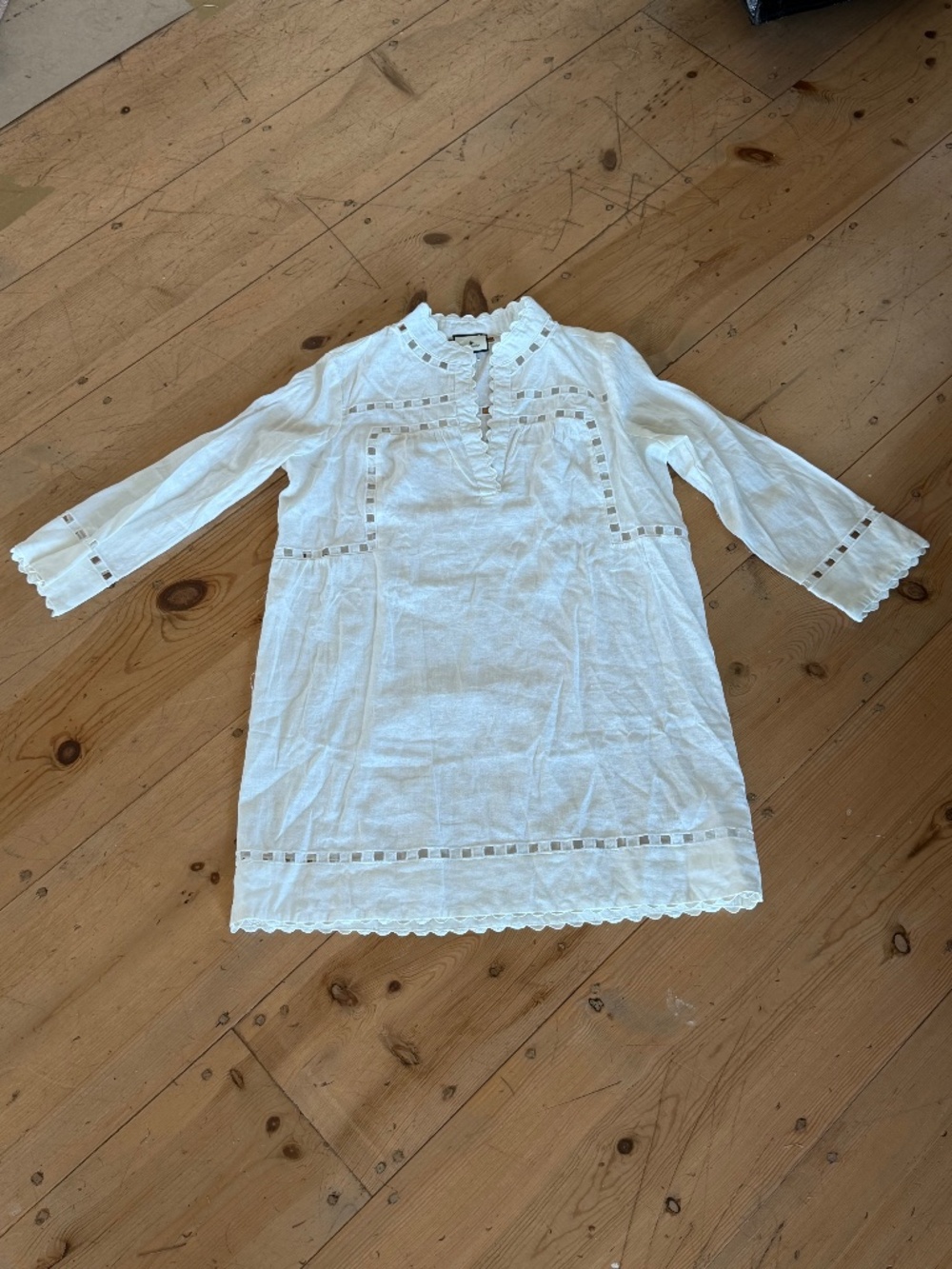 TUCKERNUCK  L/S100% LINEN  WHITE CUT OUT MIDI DRESS